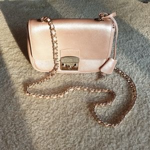 Coccinelle rosa Margo Crossbody chain flap bag